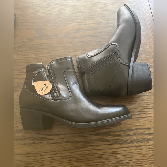 Clark’s Neva Zip Waterproof Ankle Boots. - Picture 1 of 7
